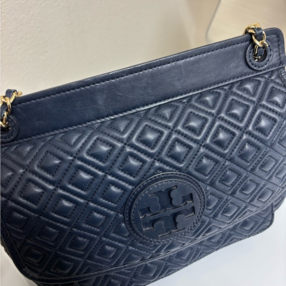 Tory Burch Navy Marion Quilted Bag - Picture 5 of 14